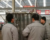 某公司驗收員來華油飛達容器車間驗收產品