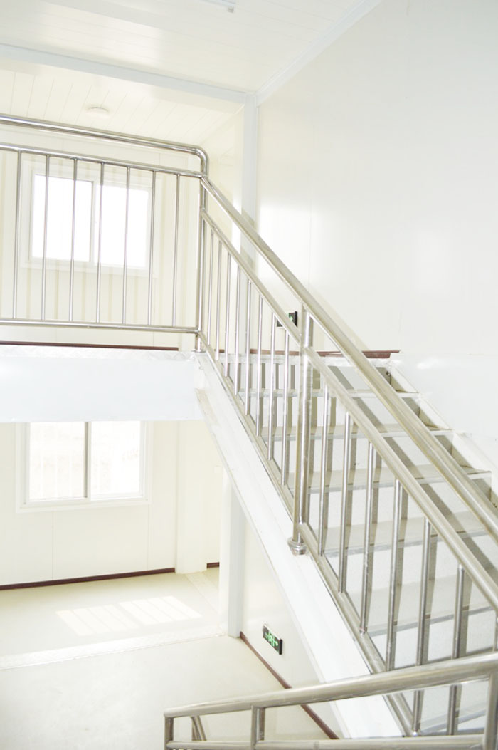 打包式箱房內部樓梯
