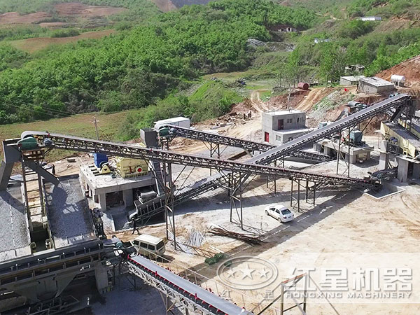 環(huán)保型干法機制砂生產線現場