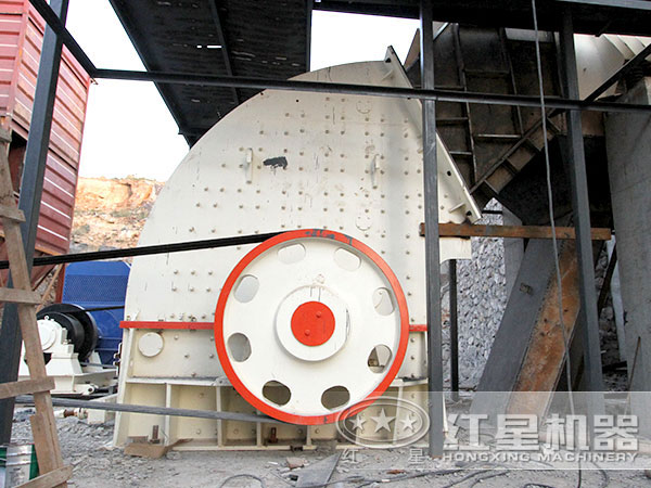 重錘式粉碎機(jī)作業(yè)現(xiàn)場(chǎng)，環(huán)保少污染