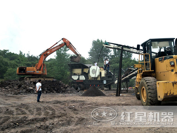 轉(zhuǎn)場靈活，移動自由的矸石移動破碎機(jī)
