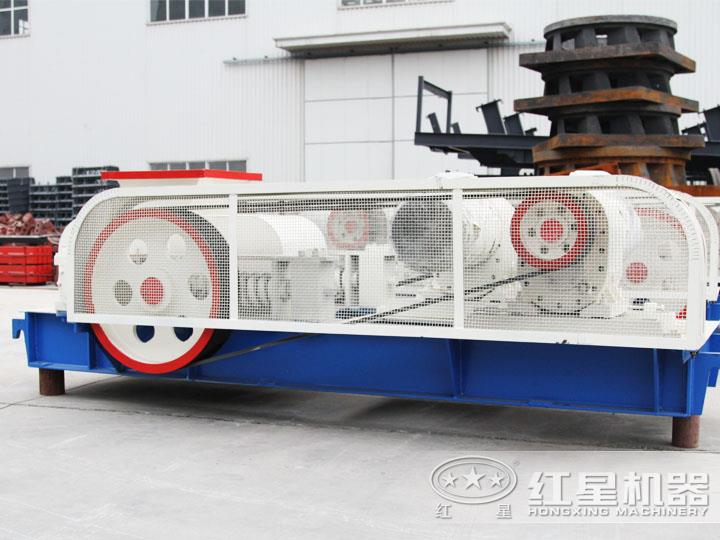 強(qiáng)力齒輥破碎機(jī)，體積小，破碎比大