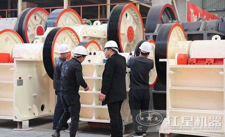 客戶到場參觀，專業(yè)技術(shù)人員全程講解