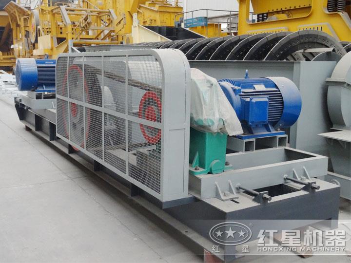 對(duì)輥式破碎機(jī)電機(jī)功率45*2KW，處理能力20-40t/h